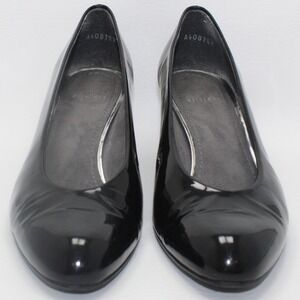 Stuart Weitzman Black Patent Leather Round Toe Pumps A408759 Size 9.5 M